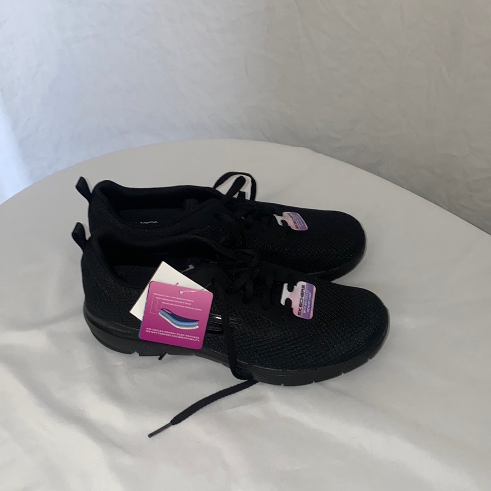 All black sketchers women’s  8 1/2